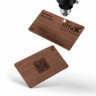 NFC Visitenkarte aus Wallnuss - lasergraviert inkl. digitalen Profil mit QR-Code und Logo